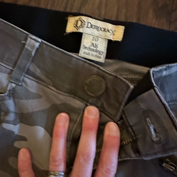 Democracy Camouflage Women Jeans size 10 - Picture 2 of 5